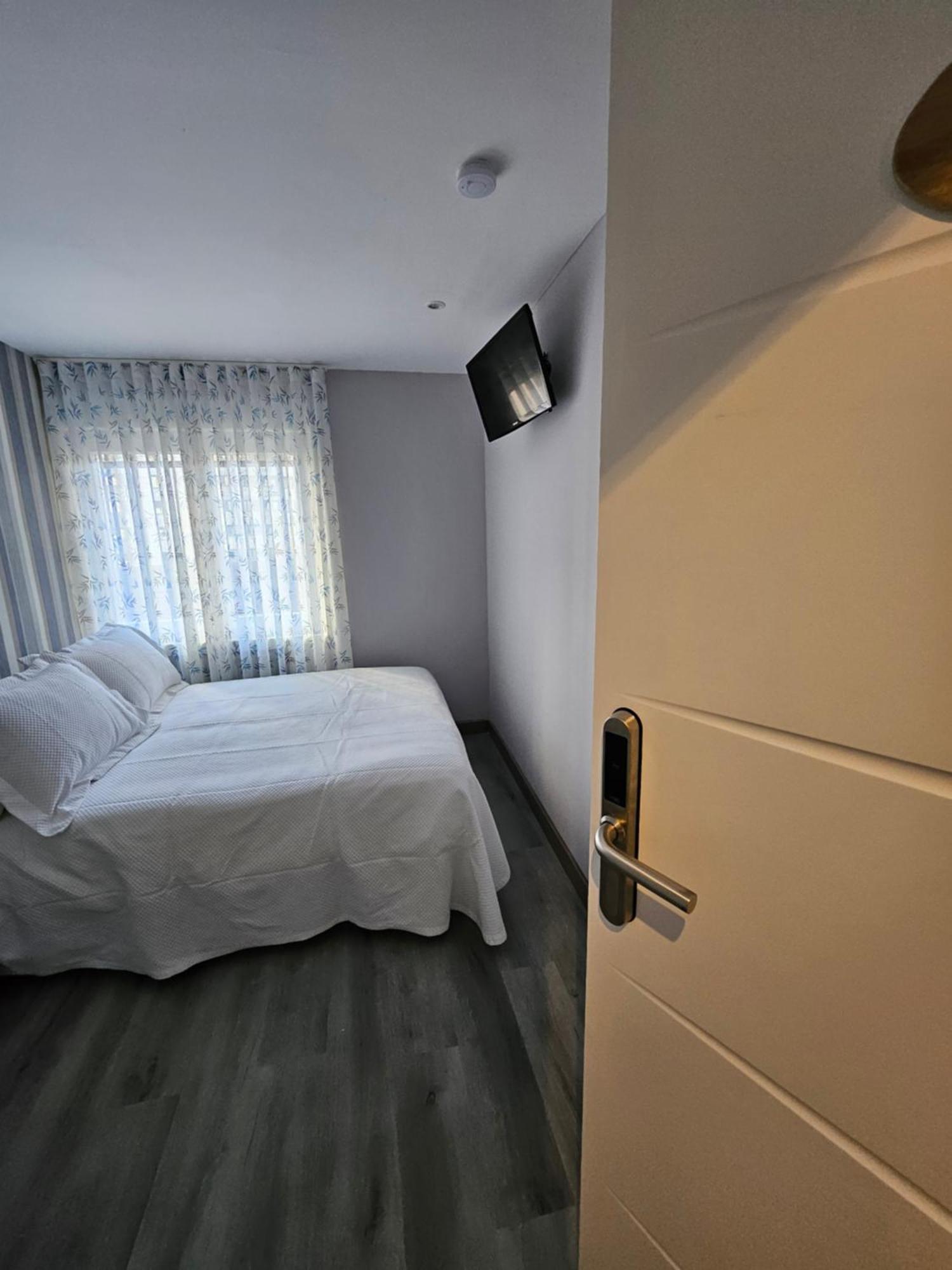 Hostal Foncalada Oviedo Ngoại thất bức ảnh