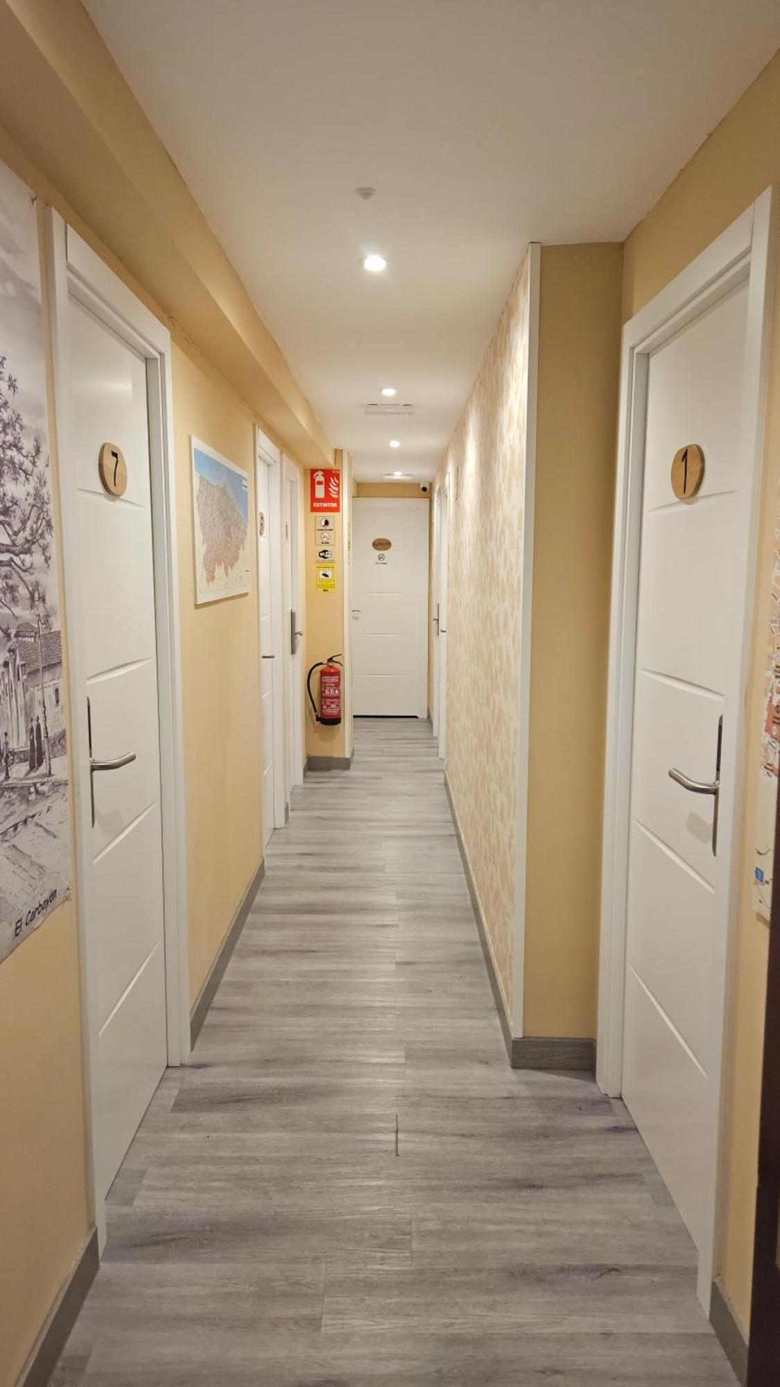 Hostal Foncalada Oviedo Ngoại thất bức ảnh