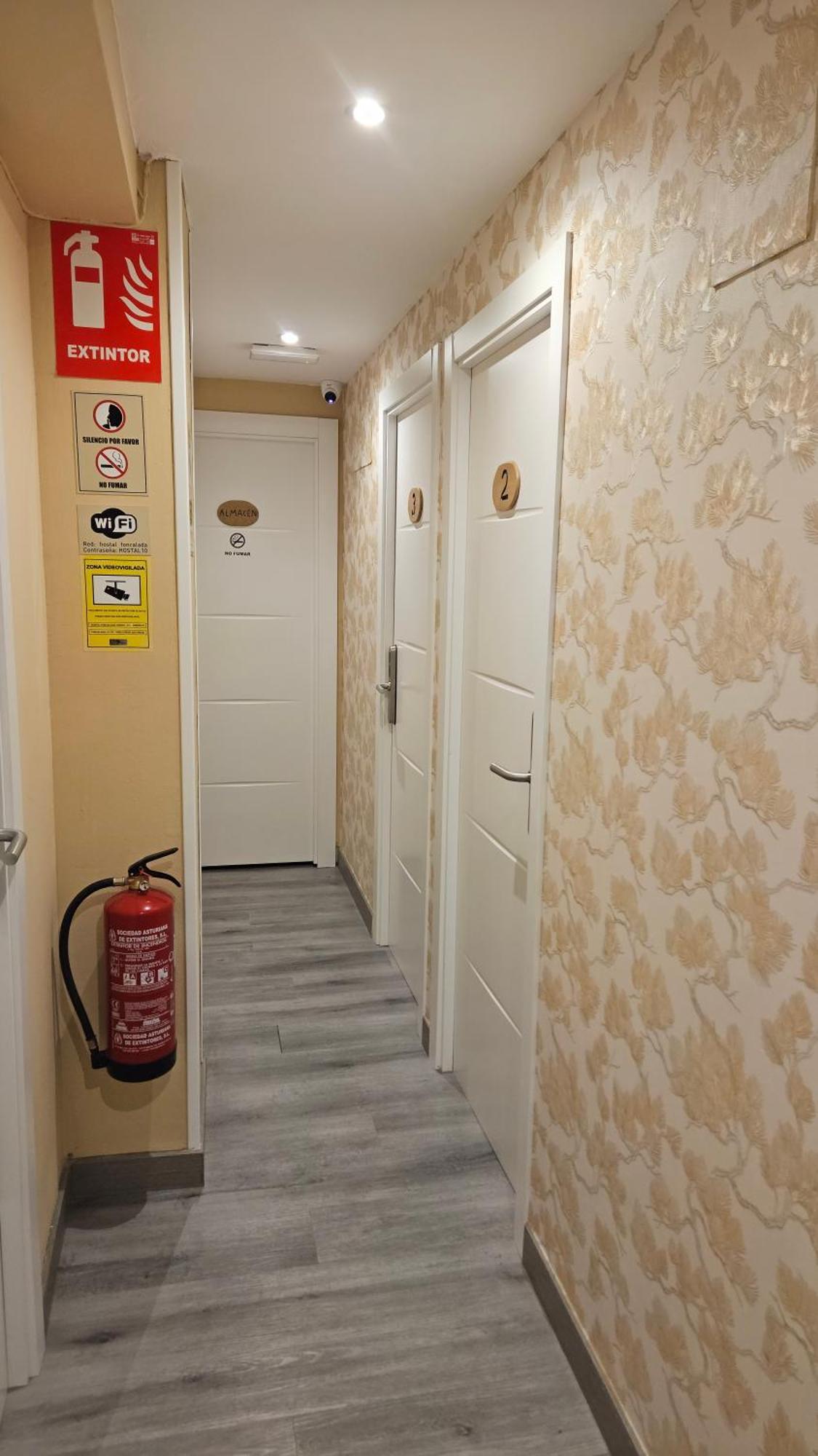 Hostal Foncalada Oviedo Ngoại thất bức ảnh